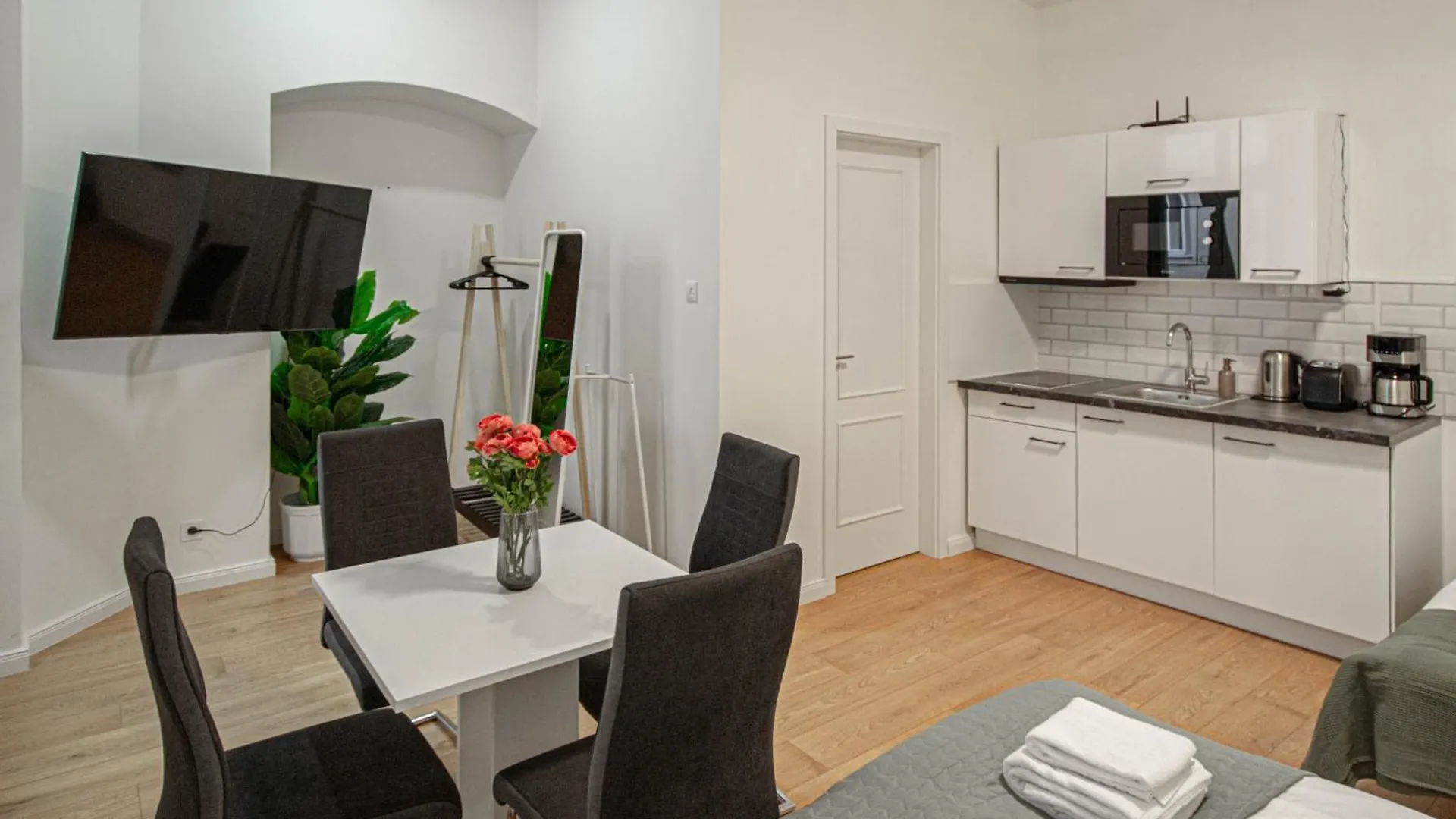 Charles Square Central Apartments By Ruterra Prague