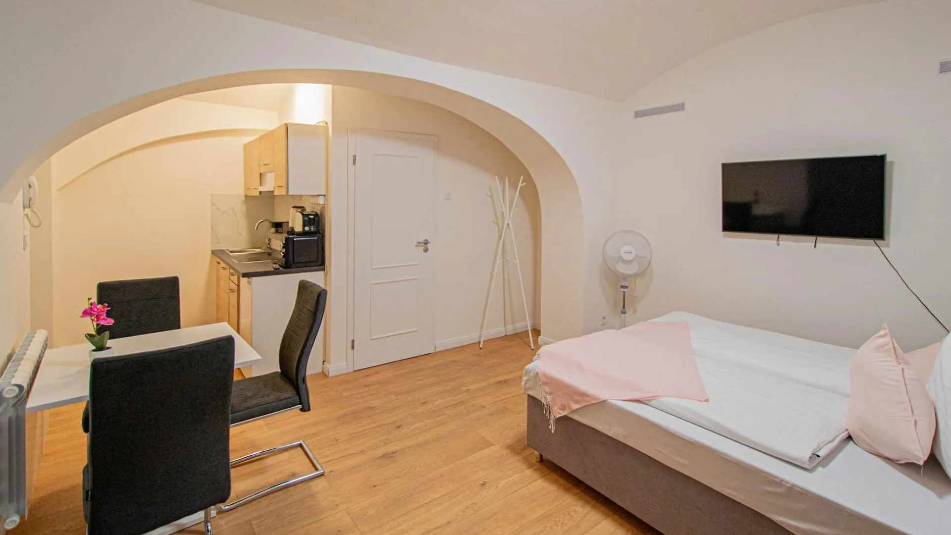 Charles Square Central Apartments By Ruterra Prague