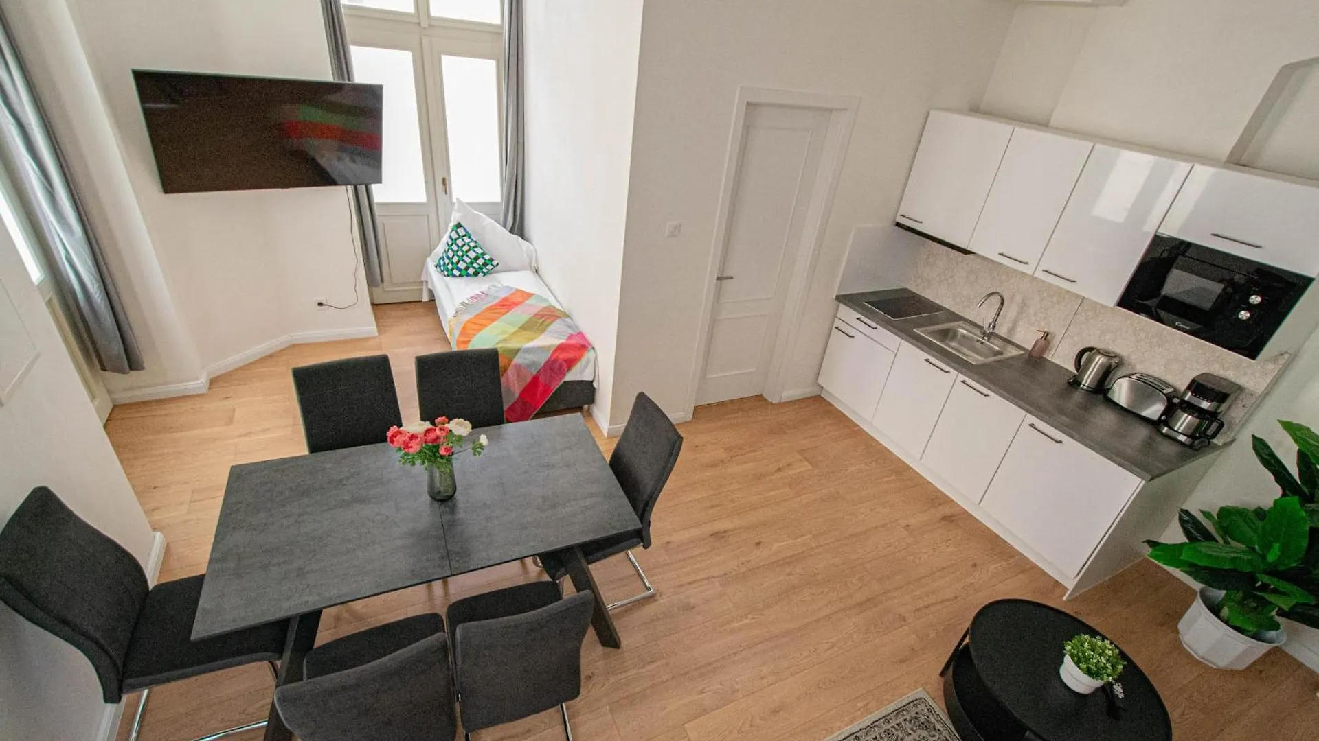 Charles Square Central Apartments By Ruterra Prague 0*,